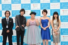 ドラマ「五つ星ツーリスト～最高の旅、ご案内します!!～」主演の渡辺直美（中央）。