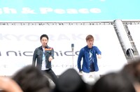 武勇伝を披露するオリエンタルラジオ。