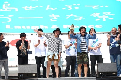 「ちゅらイイGIRLS UP！ステージ」に登場したバンビーノ（手前中央）。