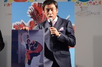 顔はめパネルのよくない例を紹介するワッキー。