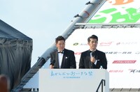 司会のガレッジセール。