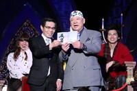 反省人の山本郁榮とアニマル浜口。（左から）(c)日本テレビ