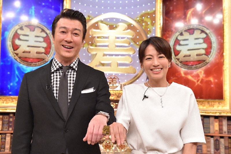 「この差って何ですか？」MCの（左から）加藤浩次、赤江珠緒。(c)TBS