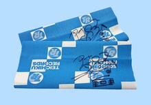 プレゼントされるアナログタロウのサイン入り手ぬぐい。