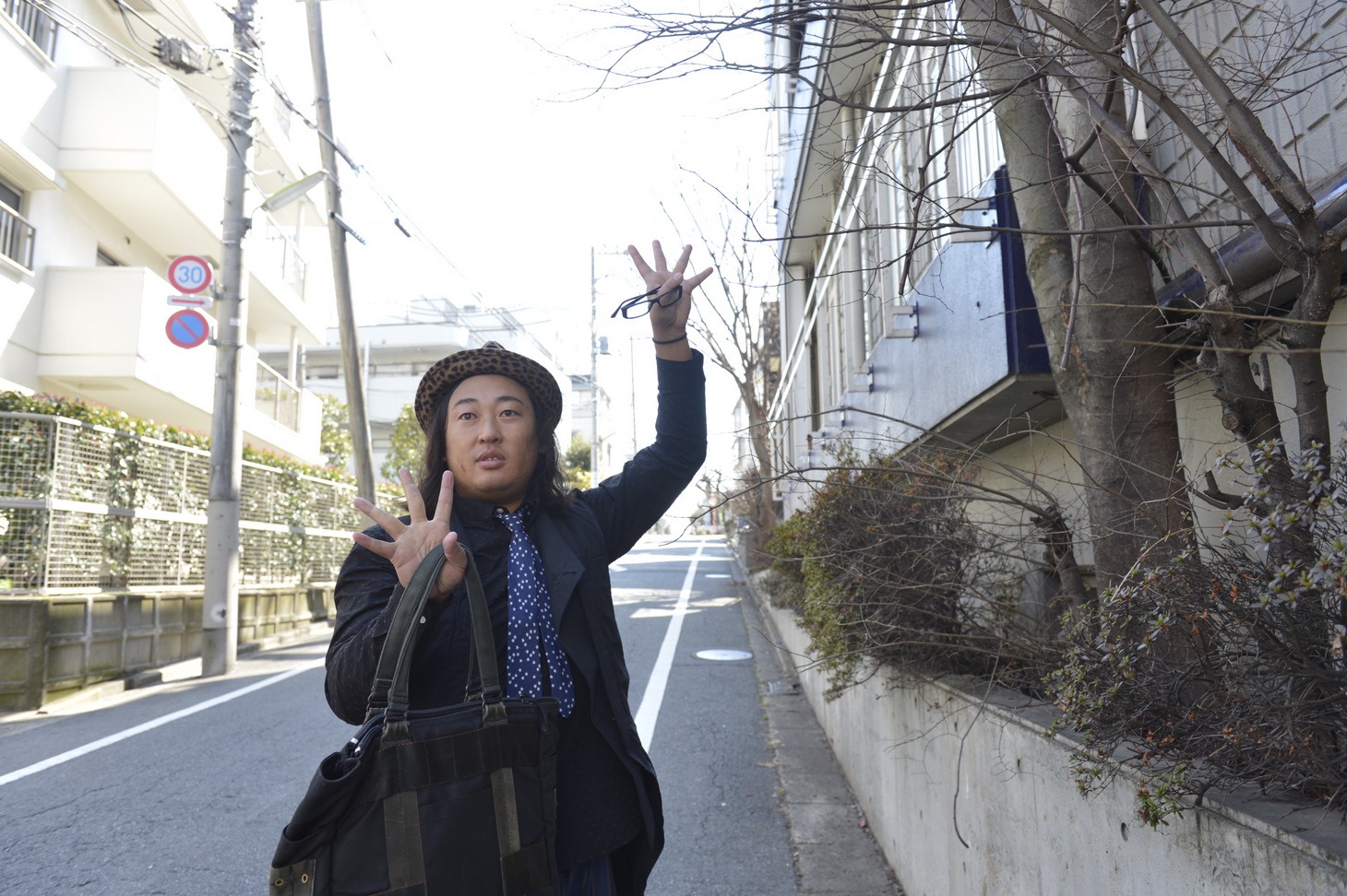 メガネを外した磯貝KENTA。（Photo：浅田政志）