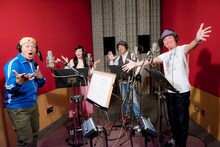 左から山口智充、ベッキー、ガレッジセール。(c)関西テレビ