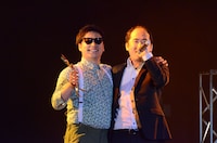 「8.6SecBAZOOKAA ～初TOKYO単独ライブでラッスンゴレライ！～」にゲスト出演したトレンディエンジェル斎藤（右）。