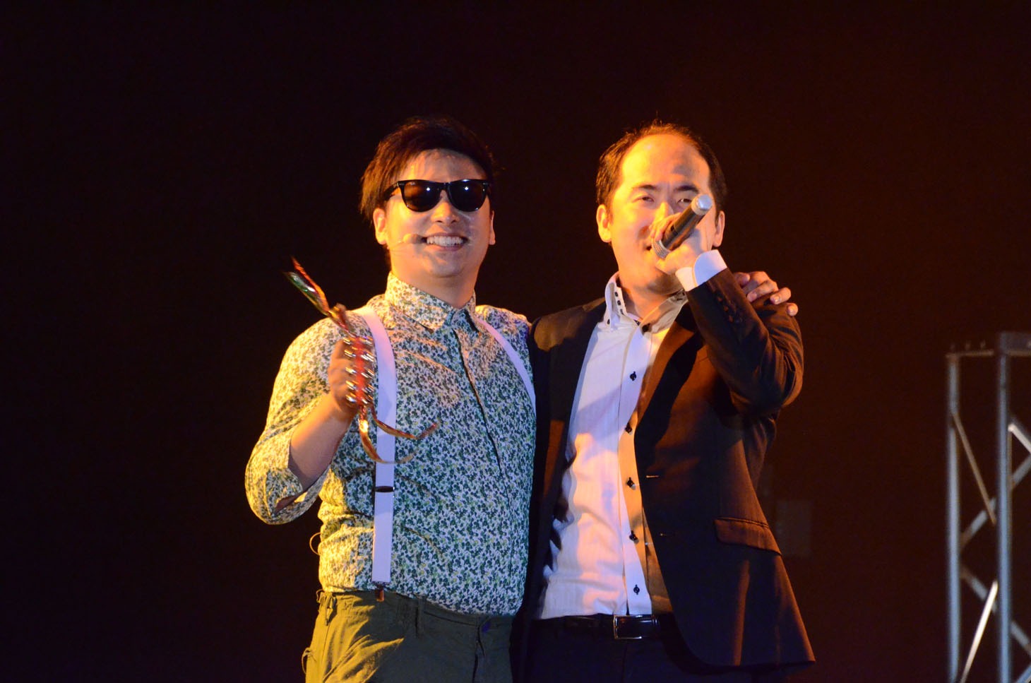 「8.6SecBAZOOKAA ～初TOKYO単独ライブでラッスンゴレライ！～」にゲスト出演したトレンディエンジェル斎藤（右）。