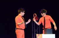 マジックに挑戦する8.6秒バズーカー。