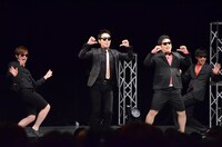 オリエンタルラジオとのコラボステージの様子。