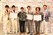「第50回上方漫才大賞」新人賞の吉田たち、大賞のテンダラー、奨励賞の学天即。（左から）(c)関西テレビ