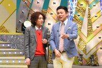 ネタを披露する学天即。(c)関西テレビ