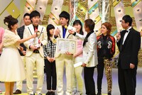 新人賞受賞の様子。(c)関西テレビ