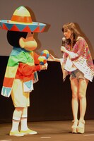 「さっしーに投票する」というしんのすけに「本当？ まゆゆに入れない？」と念を押す指原。