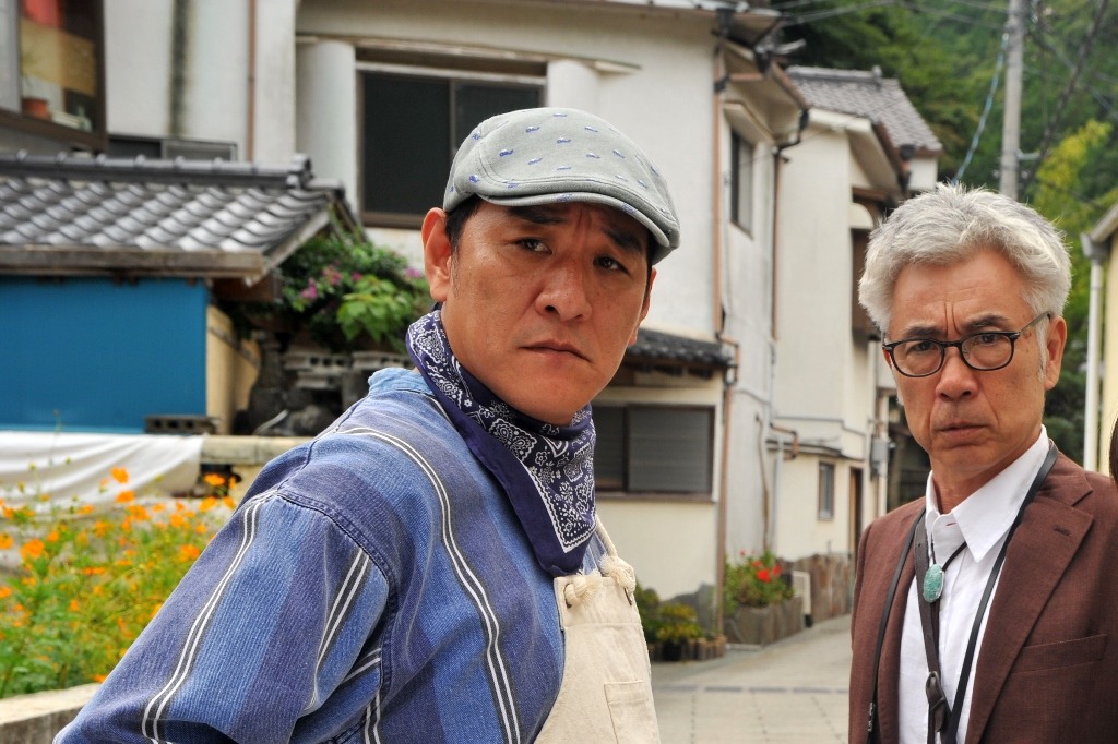 左からピエール瀧、イッセー尾形。 (c)2015「先生と迷い猫」製作委員会