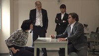 コント「壁ドン刑事 アゴクイ派」(c)NHK