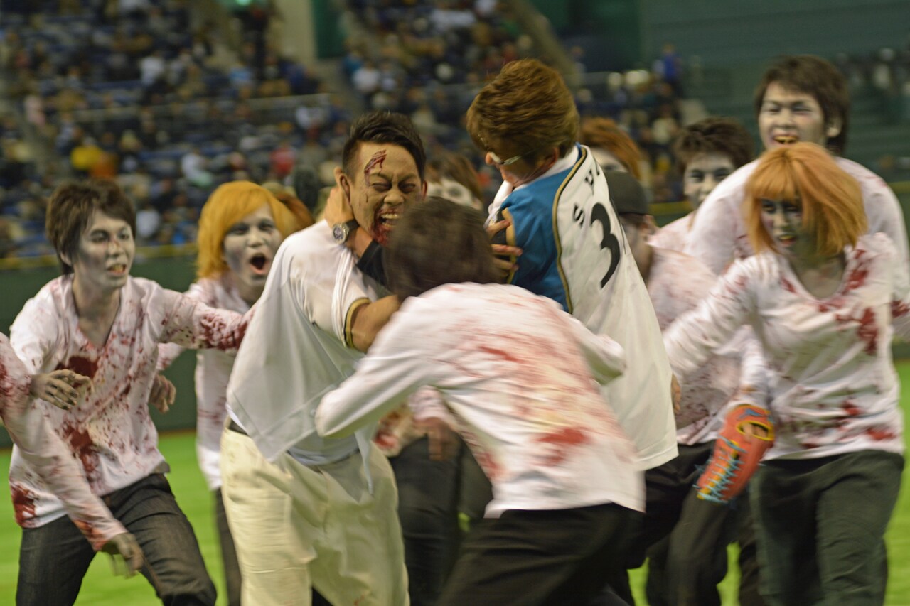 「数万人の歓声が快感！」哀川翔＆宮川大輔が始球式で大乱闘