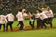 日ハム始球式の大乱闘シーン。