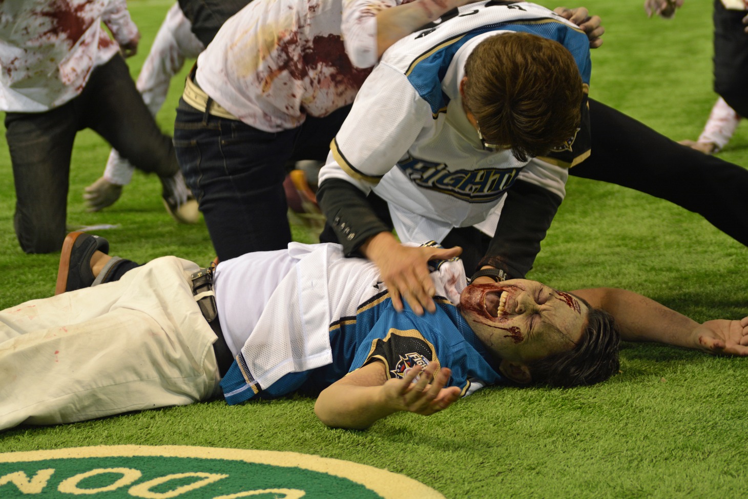 日ハム始球式の大乱闘シーン。