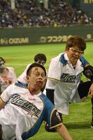 日ハム始球式の大乱闘シーン。