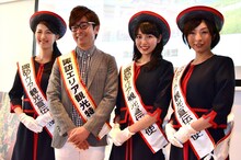 長野・諏訪エリアの観光特使に就任したオリエンタルラジオ藤森（左から2人目）と、諏訪エリア観光宣伝大使の3名。