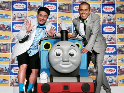 「映画 きかんしゃトーマス 勇者とソドー島の怪物（モンスター）」で声優を務めるタカアンドトシ。