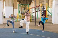 「ヤバイヤバイ体操～フルver～」のワンシーン。(c)2015「Zアイランド」製作委員会