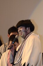 サムライゾンビに扮したバナナマン日村。