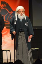 A愛グループの総帥・A藤和尊（バッファロー吾郎A）。