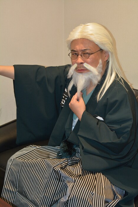 A愛グループの総帥・A藤和尊に扮したバッファロー吾郎A。