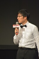 進行役を務めるザ・プラン9浅越ゴエ。