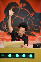 バッファロー吾郎・竹若チーム先鋒のR藤本。