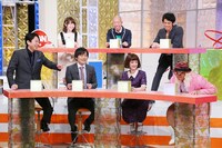 「有吉のバカだけどニュースはじめました」の収録中の様子。(c)テレビ東京