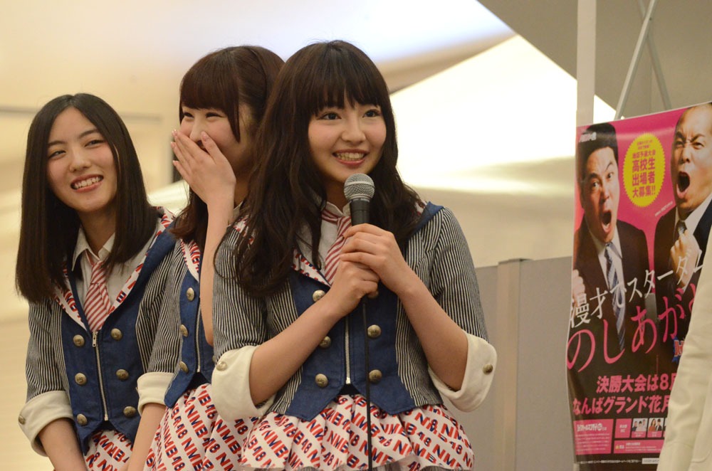 会見に登場したNMB48の井尻晏菜、川上礼奈、村瀬紗英。