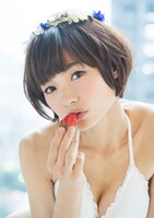 「安田由紀奈 写真集 ぷりちー。」のワンカット。(c)よしもとクリエイティブ・エージェンシー