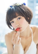 「安田由紀奈 写真集 ぷりちー。」のワンカット。(c)よしもとクリエイティブ・エージェンシー