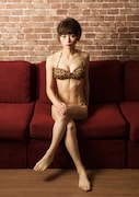 「安田由紀奈 写真集 ぷりちー。」のワンカット。(c)よしもとクリエイティブ・エージェンシー