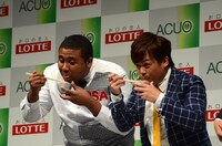 松坂桃李オススメのキムチ納豆を食すマテンロウ。
