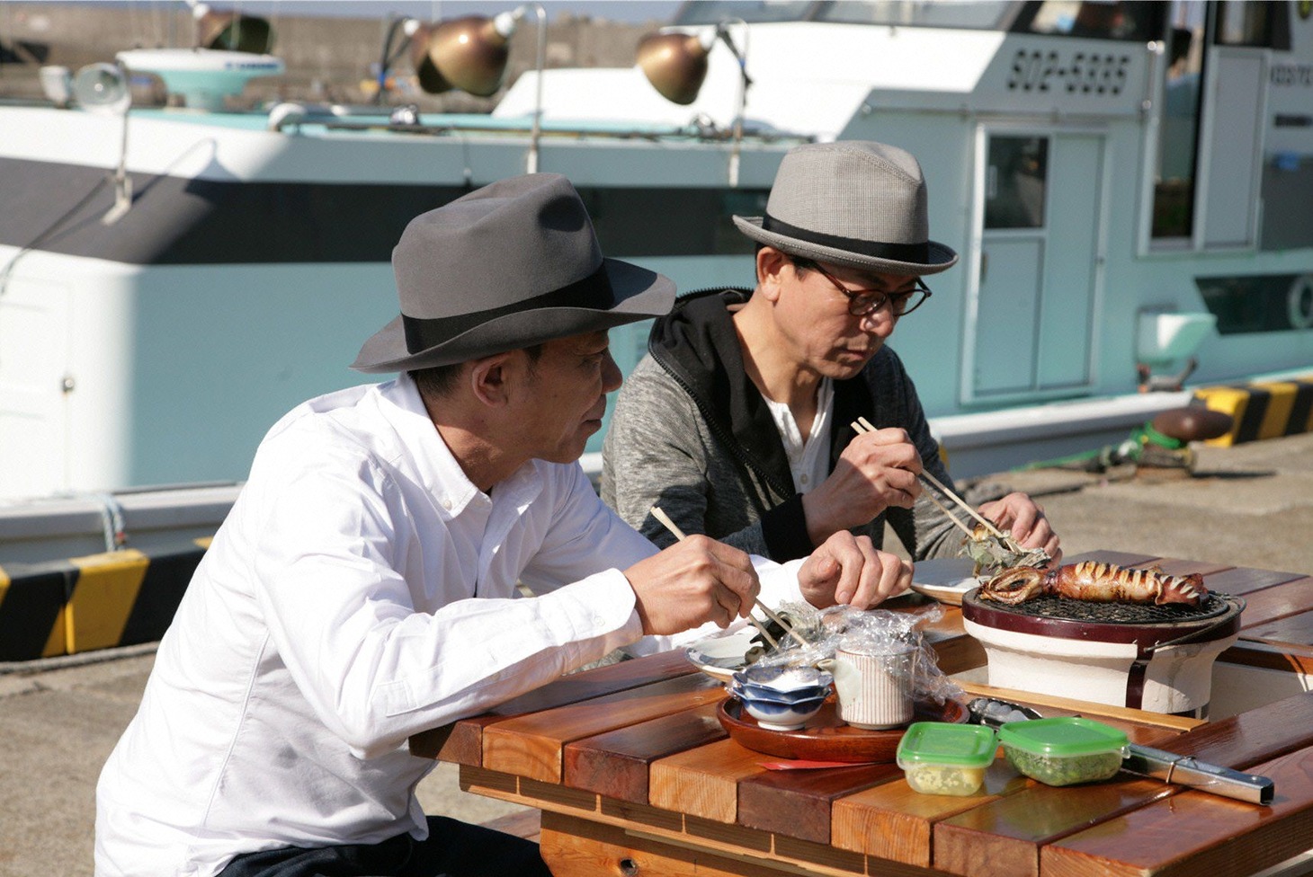 （左から）木梨憲武、水谷豊。(c)テレビ朝日