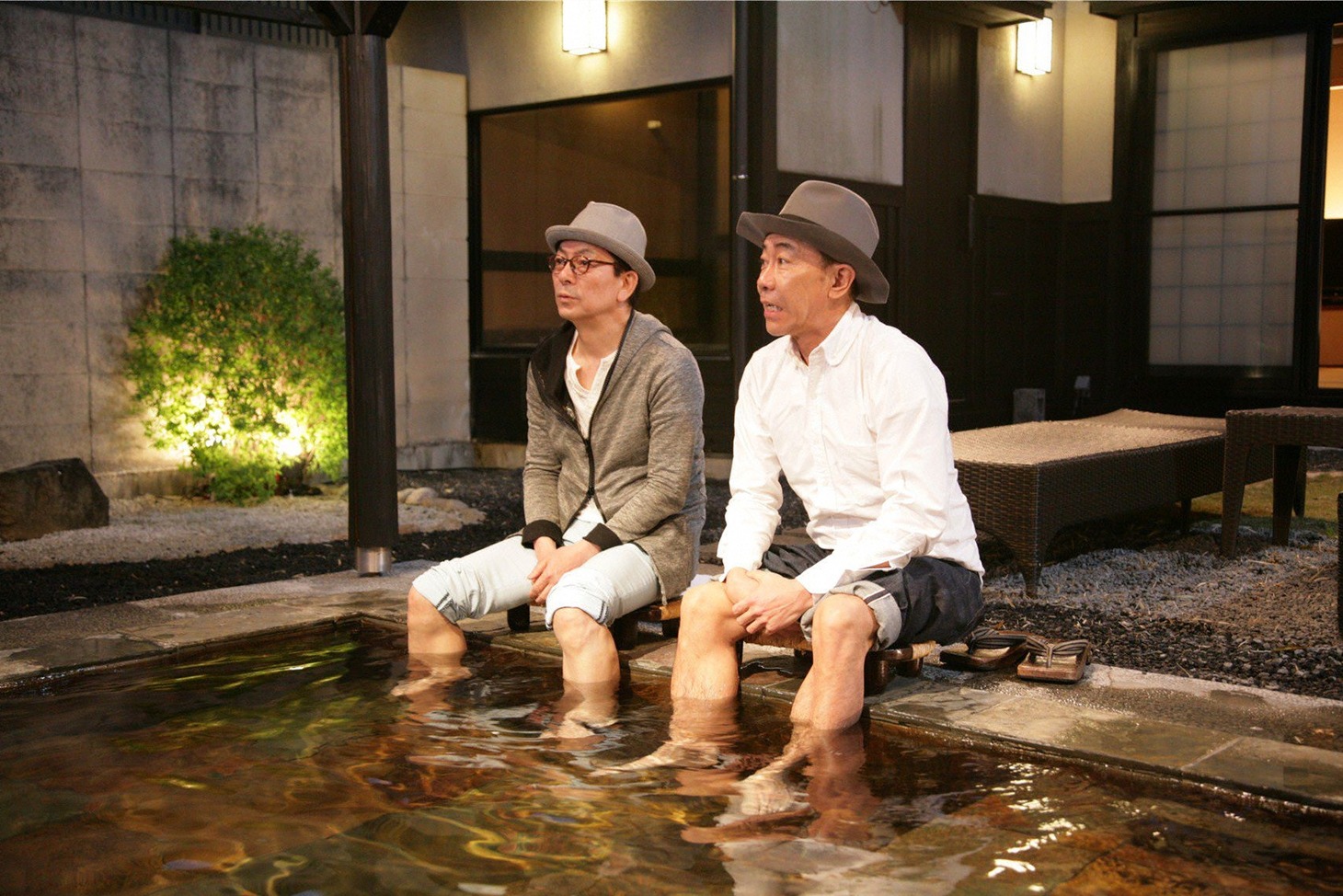 （左から）水谷豊、木梨憲武。(c)テレビ朝日