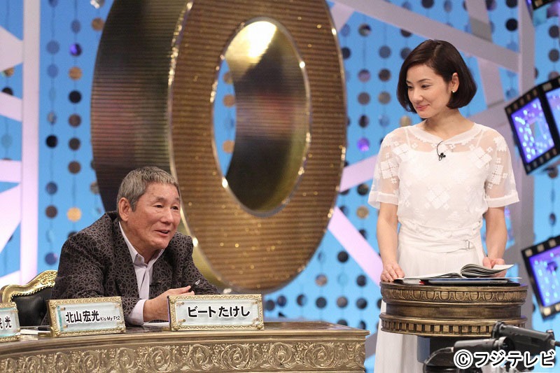 （左から）ビートたけし、吉田羊。(c)フジテレビ