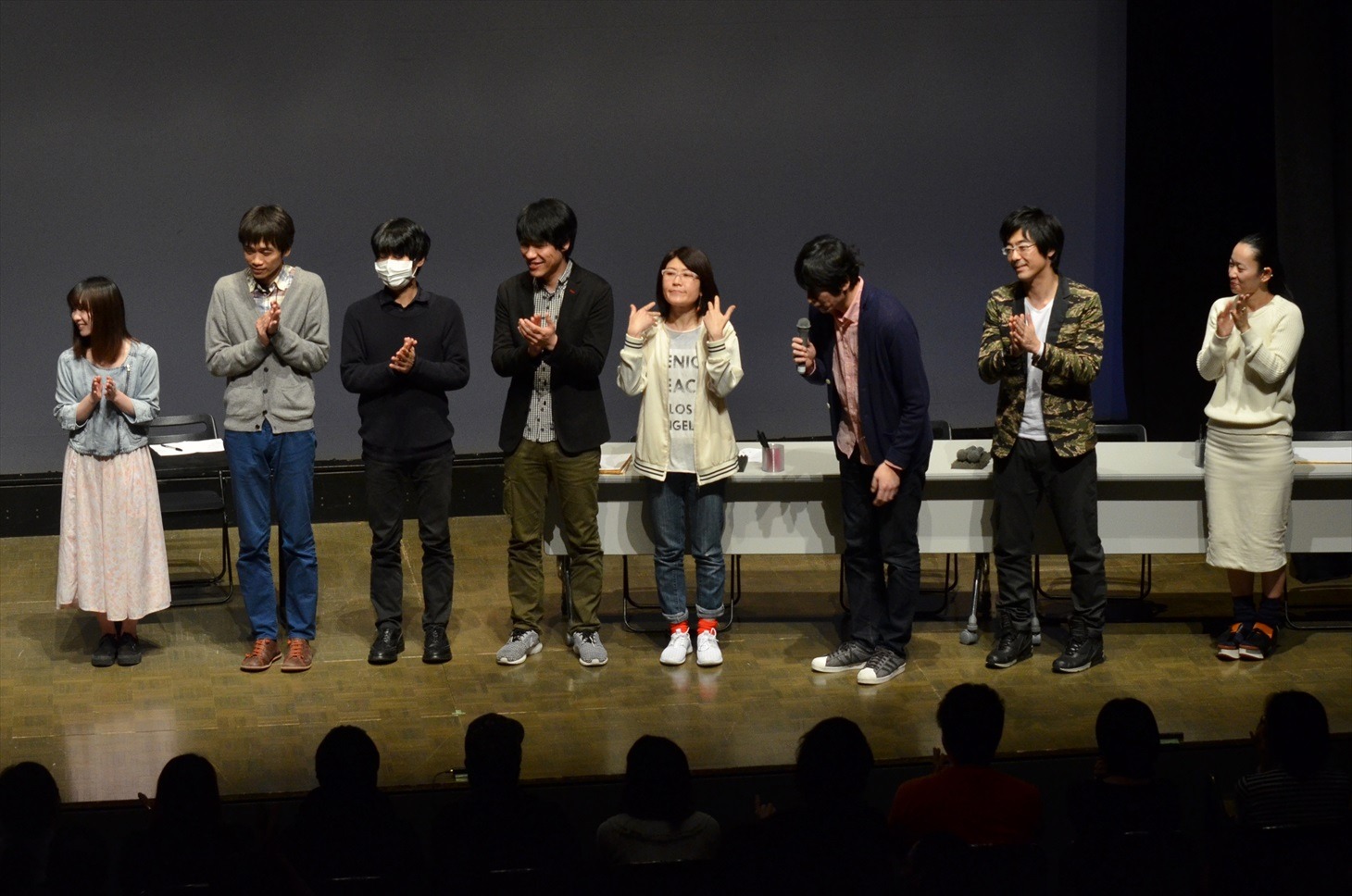 「共感百景」の出演者たち。