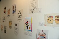 「下北沢非公認ゆるキャライラスト展」会場の様子。