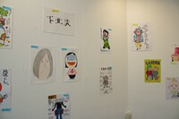 「下北沢非公認ゆるキャライラスト展」会場の様子。