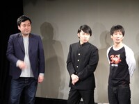 「磁石寄席」のトークコーナー。左からグランジ佐藤、鬼ヶ島・和田、キングオブコメディ高橋。