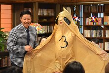 新キャラ「生八ツ橋くん」を披露するチョコレートプラネット。