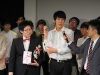 優勝直後の大黒天（中央2人）。