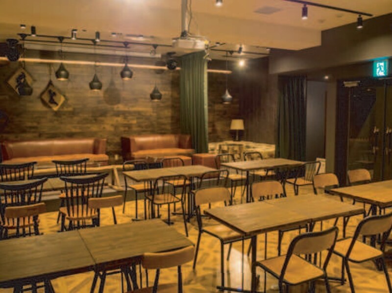 「ALTERNATIVE CAFE&BAR VANDALISM」の店内。