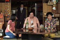 左から土屋太鳳、内村光良、ドランクドラゴン塚地、大泉洋。(c)NHK