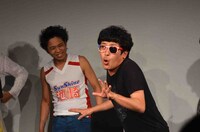 「ノーセンス メガネの中にラッスンゴレライ！」の様子。